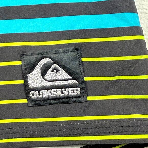 Quiksilver Men's 4-Way Stretch Striped Boardshorts Size 29 - NWT - Picture 4 of 8